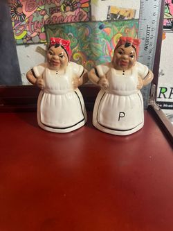 Vintage Ceramic Mammy Salt and Pepper Shakers