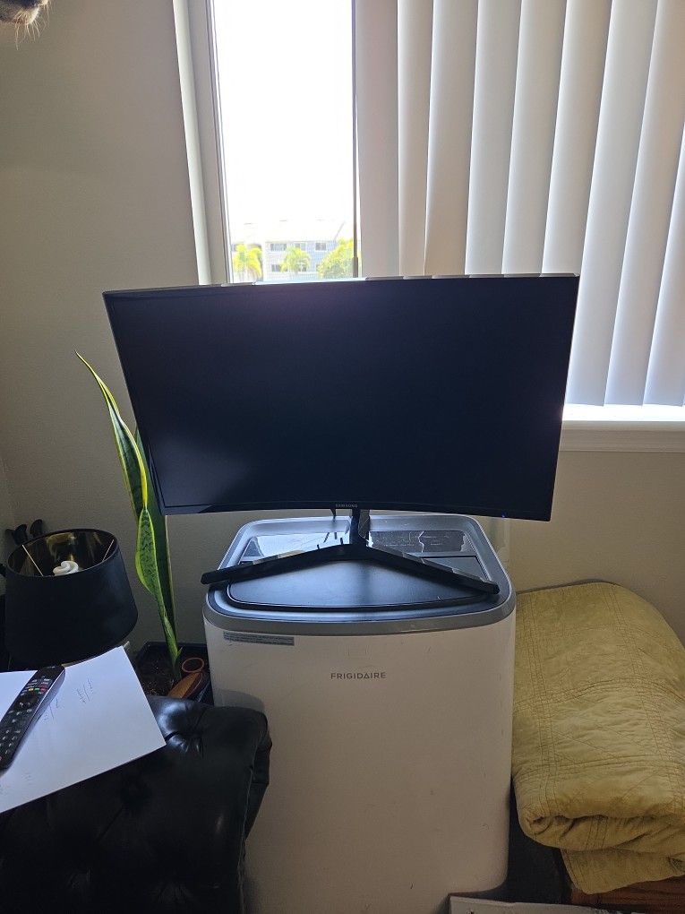 27" Samsung Curved Monitors