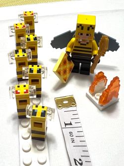LEGO MINECRAFT BEEKEEPER MINIFIGURE LOT 8 BEES HONEYCOMB FIRE ACCESSORIES 21165
