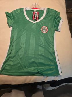 Soccer Jersey women size Small New