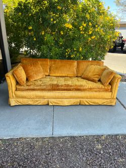 Vintage gold velvet sofa / couch ( can deliver for $10 )