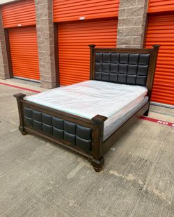 Queen Size Bed w/ Mattress & Boxspring