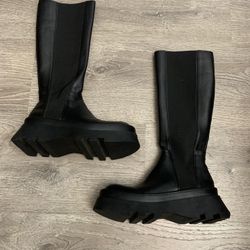 Women’s Boots Size 37