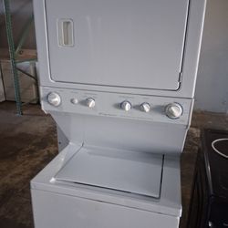 Frigidaire Laundry Center Large Capacity Washer And Gas Dryer Fully Functional 