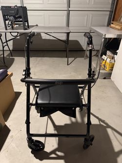 Drive Medical 4-wheel rollator walker with seat
