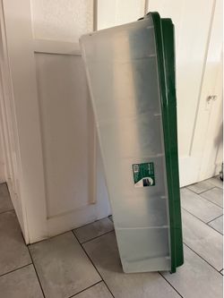 Plastic Storage Box w/Wheels