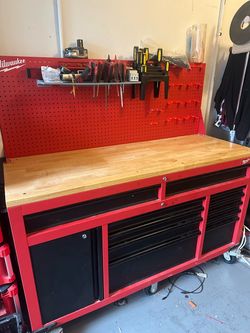 Milwaukee work bench with board back wall / mesa de trabajo
