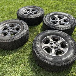 Jeep Rubicon Wheels and tires. Falken Wildpeak A/T AT3W 285/70R17
