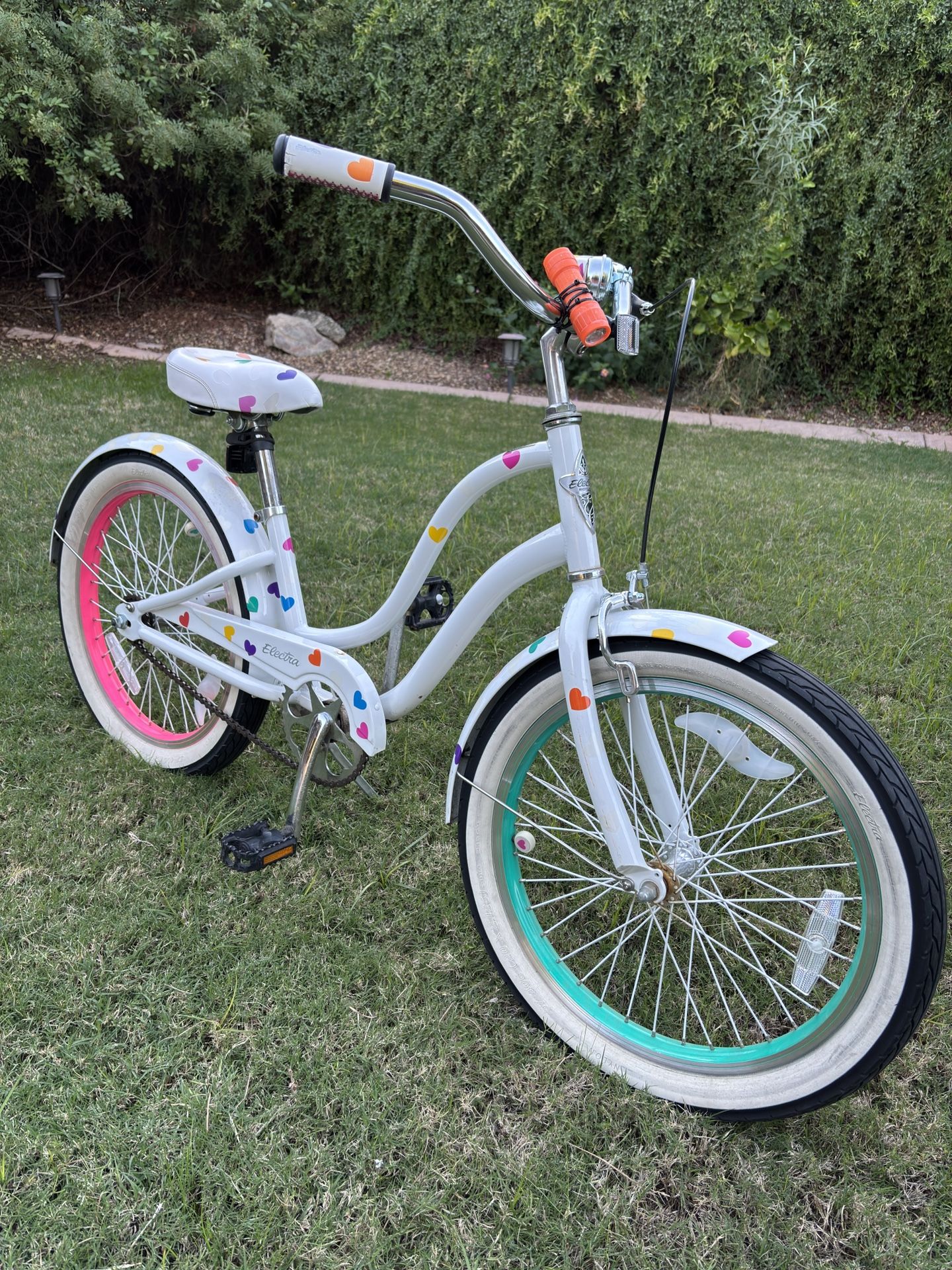 Electra Beach Cruiser — Hearts Edition 16”