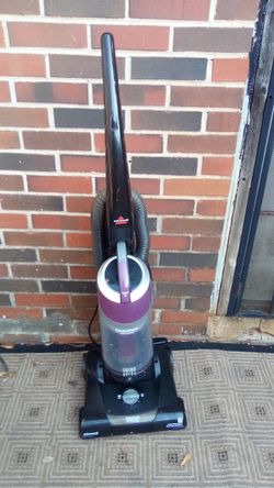 Bissell Bagless Vacuum Cleaner 