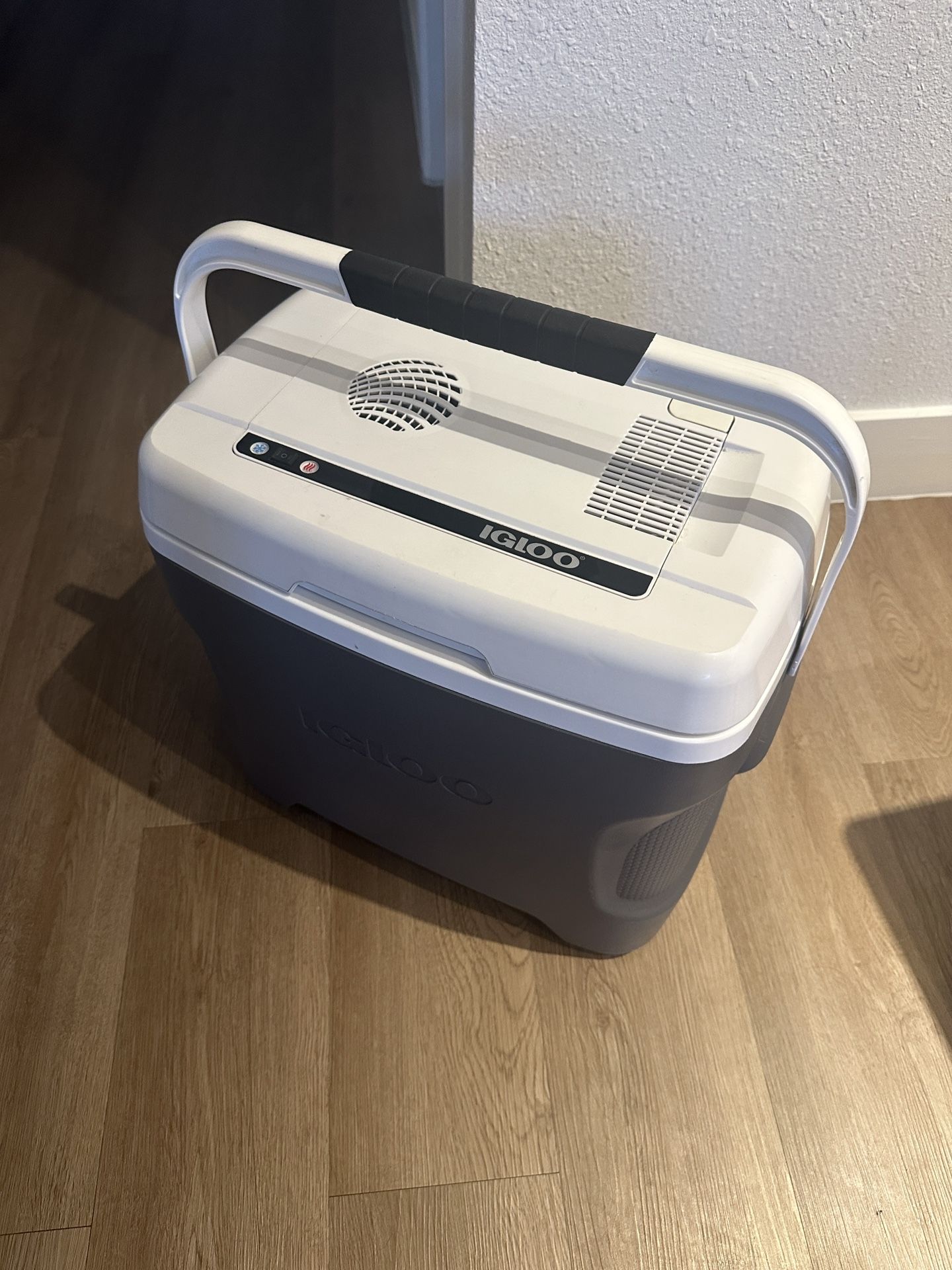 Igloo Electronic Cooler/fridge