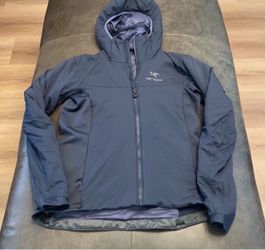 Arc'teryx Hooded Insulated  women’s Jacket size M. Blue color