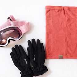 Ski / Snowboard Gear Bundle – Goggles, Gloves & Neck Warmer