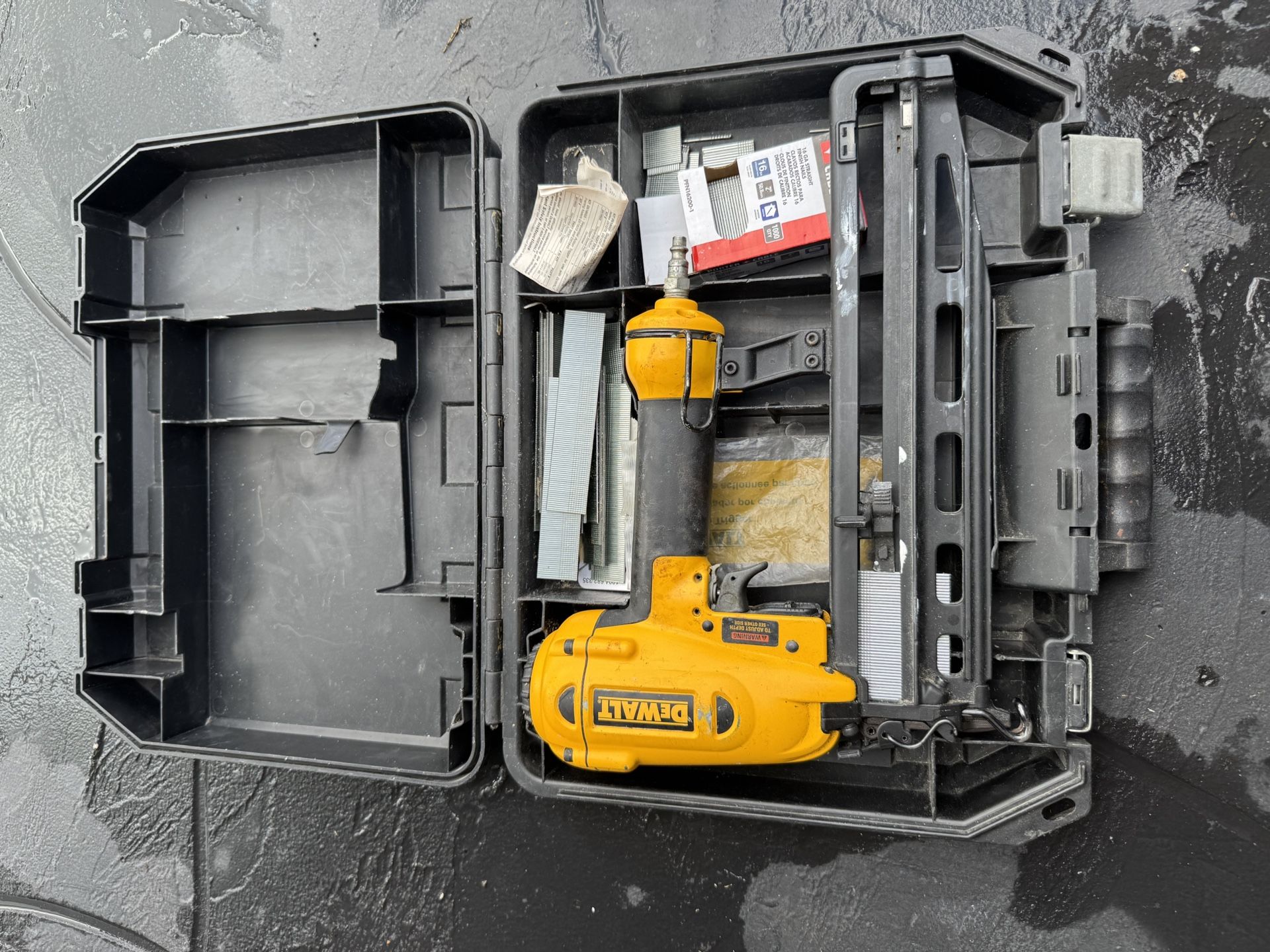 Tool Dewalt Nail Gun 