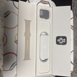 Apple Watch SE 44mm Gold Aluminum Case Starlight Sport Band New