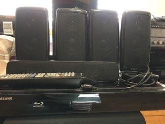 Home theater Samsung Blu-ray set with 5 speakers and subwoofer and remote control.Everything is working good and like new condition.