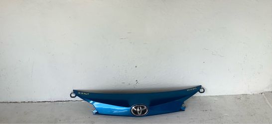 2016 2018 Toyota Rav4 lift gate molding (8)