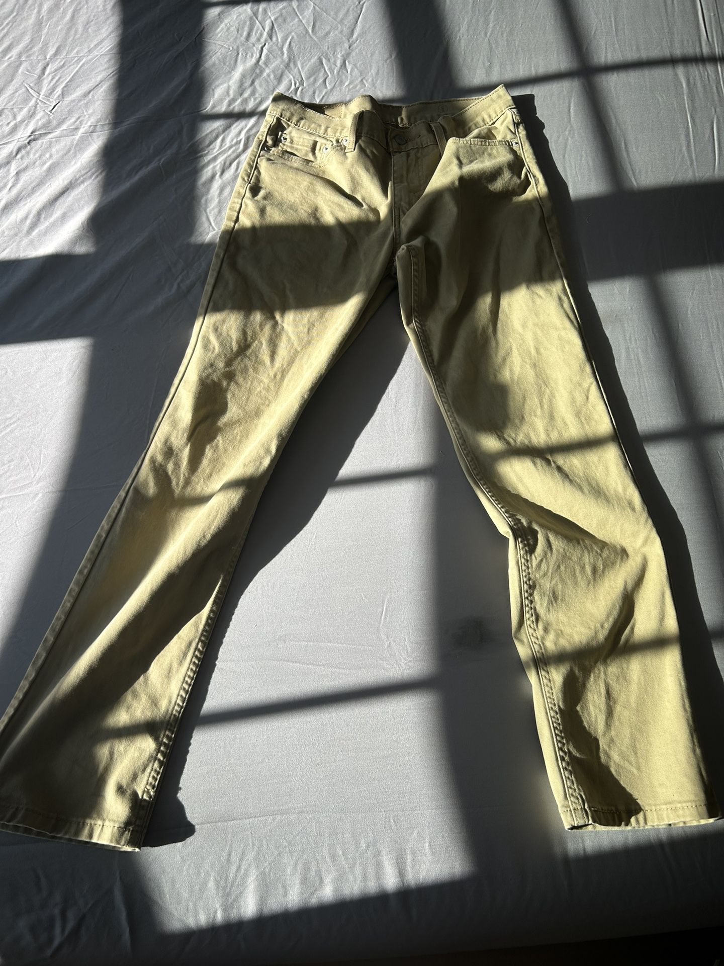 levi khaki