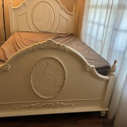 White Color Full Size Bed With Memory Foam Mattress, Dresser With Mirror And Night Stand 