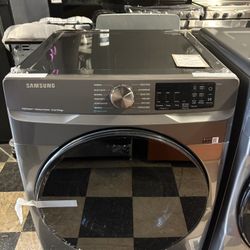 Samsung Gas Dryer in Platinum 