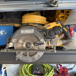 Dewalt 60V Warmdrive Saw