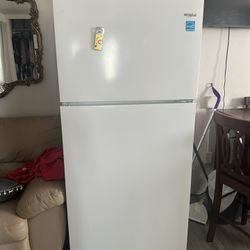 Whirl Pool White Fridge 