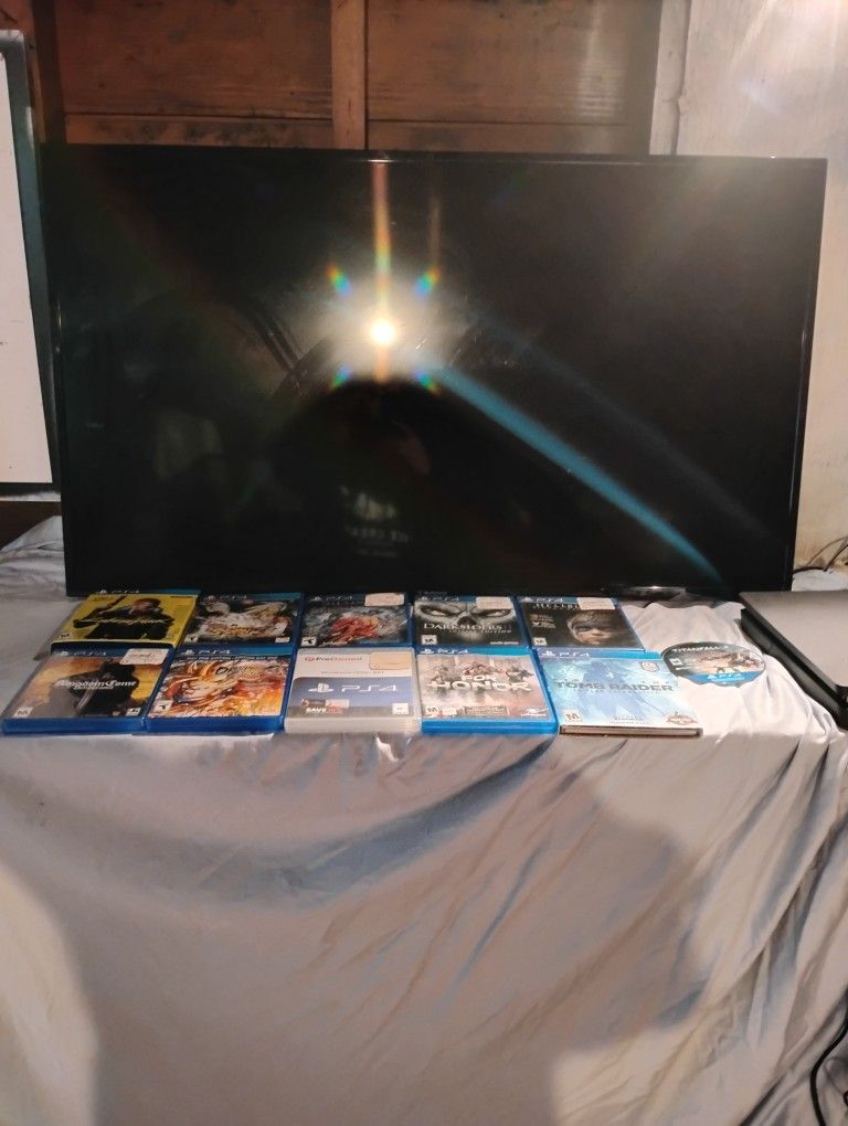 Westinghouse Roku TV, 11 PS4 Games, And PS4 In Great Condition 