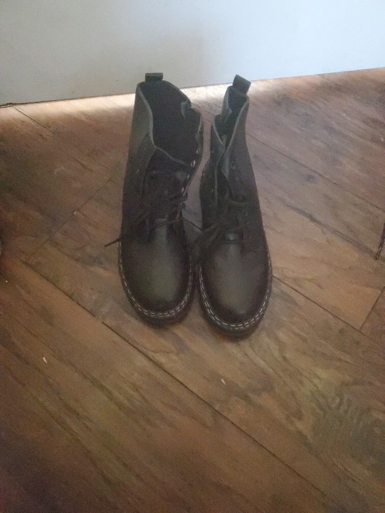 Black Boots Size Nine