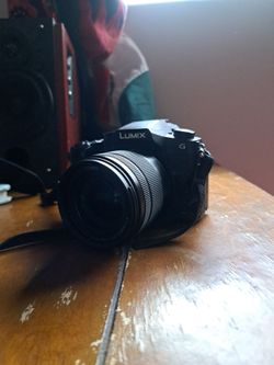 Panasonic Lumix G85M Digital Camera with 15-60 mm lens