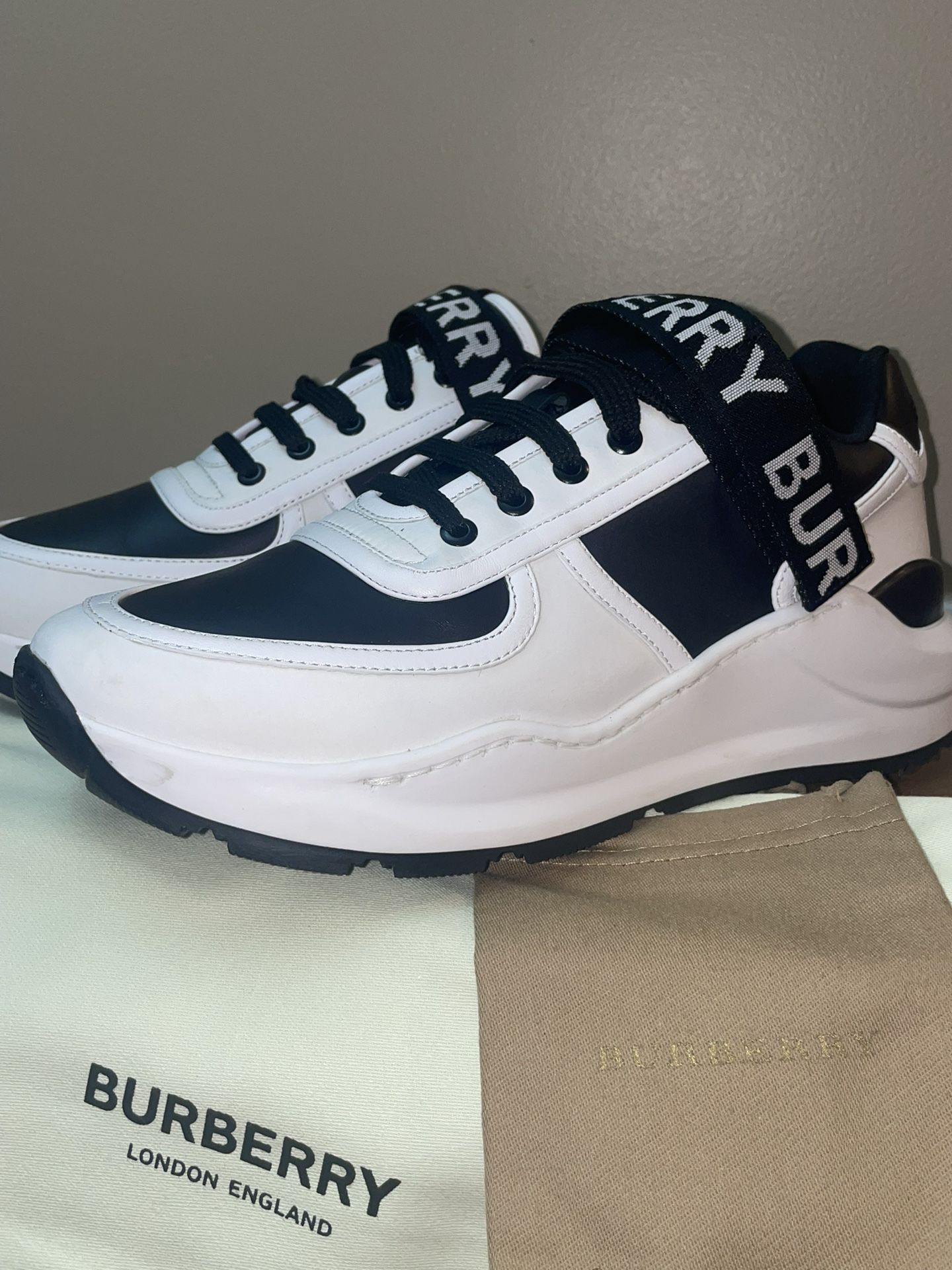 Burberry Men’s Ronnie Low Top Shoes SZ 8-8.5 US 41.5 EU