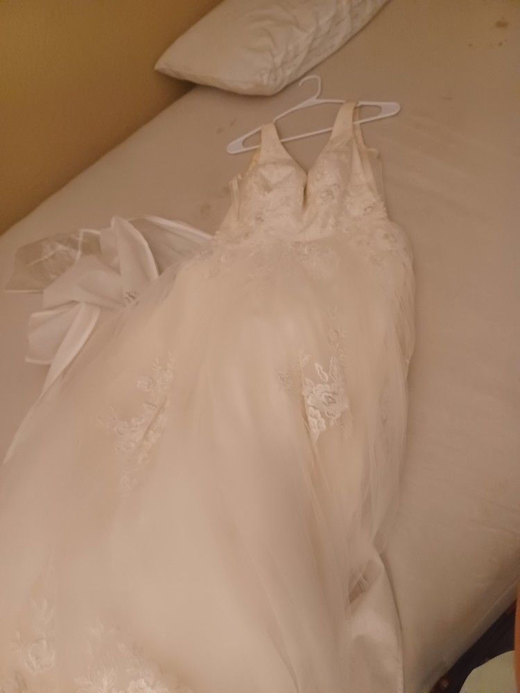Davids Bridal Wedding Dress