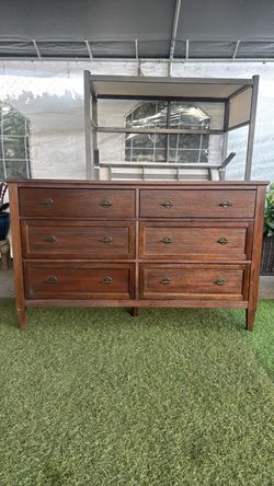 6 drawer wood Dresser
