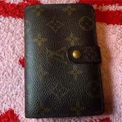 ***AUTHENTIC**** LV WALLET