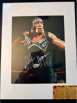 8x10 Autographed Hulk Hogan photograph
