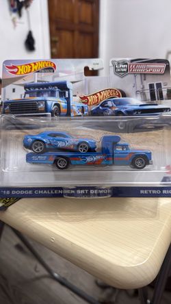 Hot Wheels Team Transport '18 Dodge Challenger SRT Demon