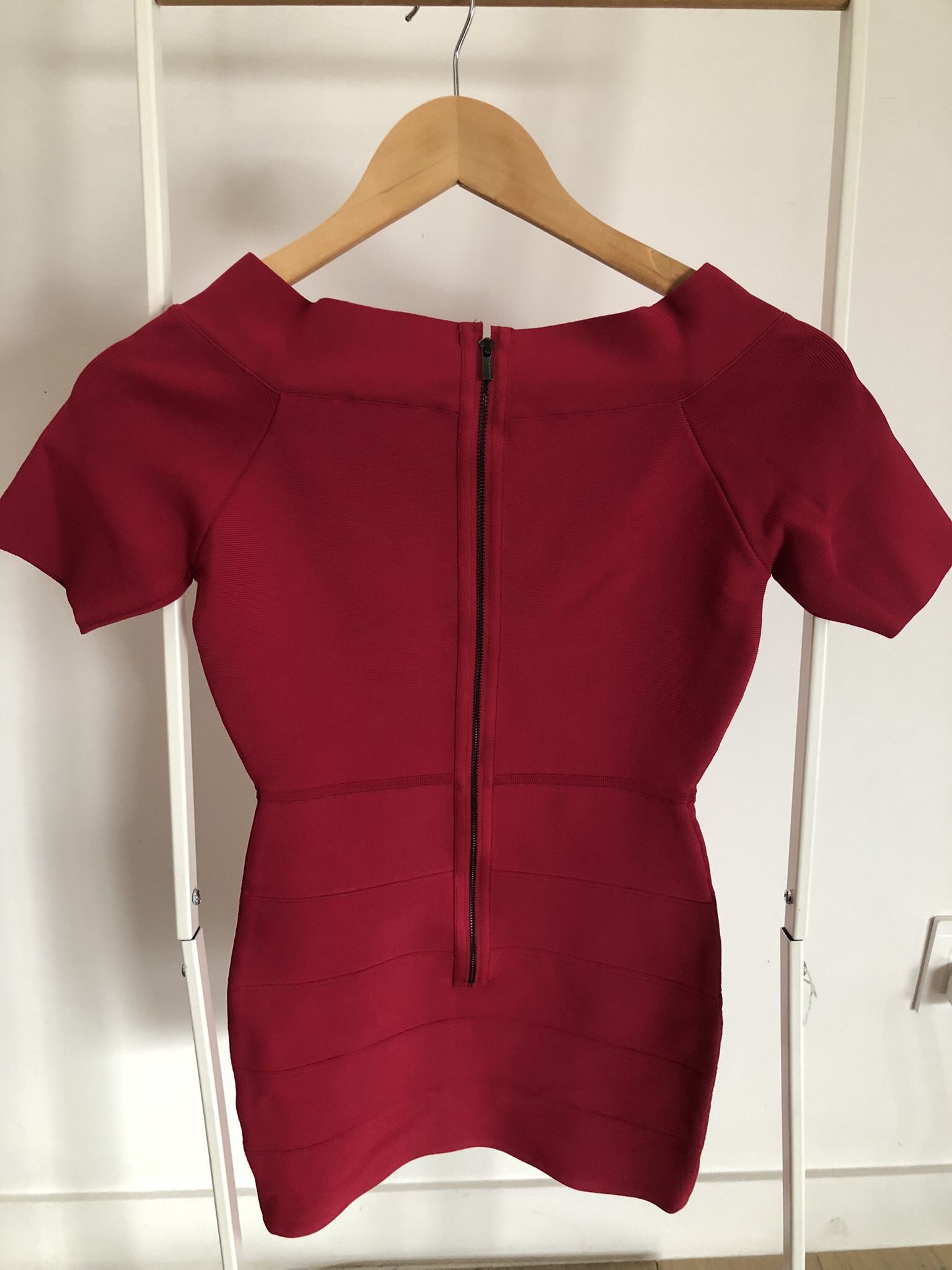 BCBG MAX AZRIA Bodycon Mini Dress W Short Sleeves In Deep Fuchsia