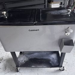 Cuisinart 80 Qt Cooler Cart.