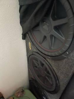 Four twelve kicker vr’s and 3000 1.Dwat hifonics