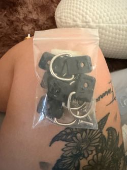 6 black metal d clasp
