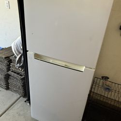 Magic chef Refrigerator 