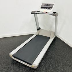 Precor 9.31 Treadmill - Running - Cardio - Fitness - Exercise - Gym Equipment