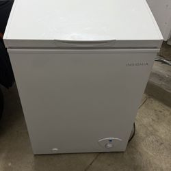 Insignia Chest Freezer. Great Condition 