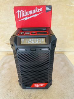 Milwaukee M12 12-Volt Lithium-Ion Cordless Bluetooth/AM/FM Jobsite Radio with Charger