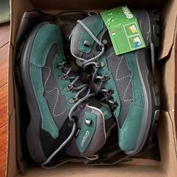 Brand new with box, Grisport trekking boots. Size 8.