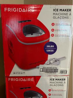 Frigidaire 26 lbs. Bullet Ice Maker