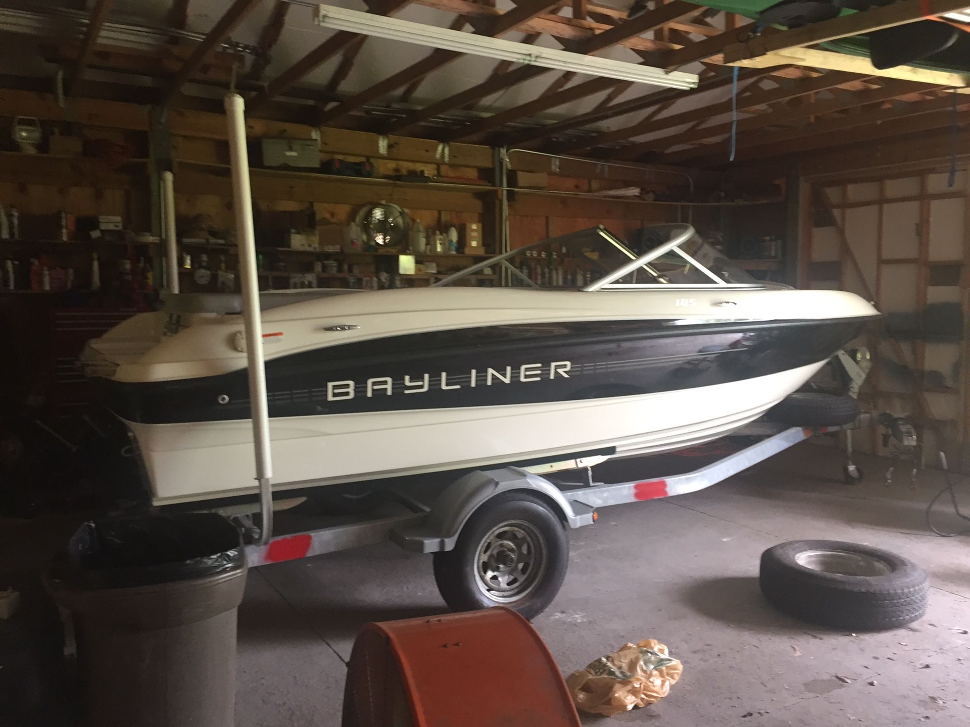 Bayliner boat 185 bow rider 2011