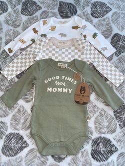 New organic 3-6 months baby boy bodysuits