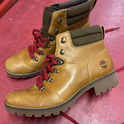 Brand New Size 9 Women’s Hiking Boots 