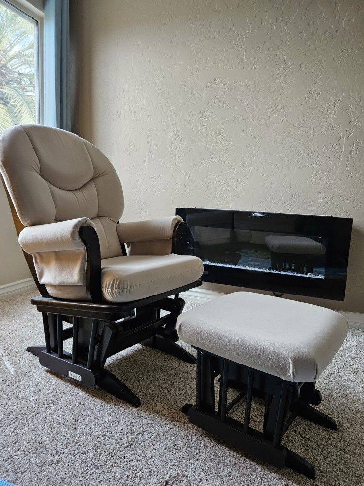 Dutailier Glider / Rocking Chair in Great Condition for Sale in San
