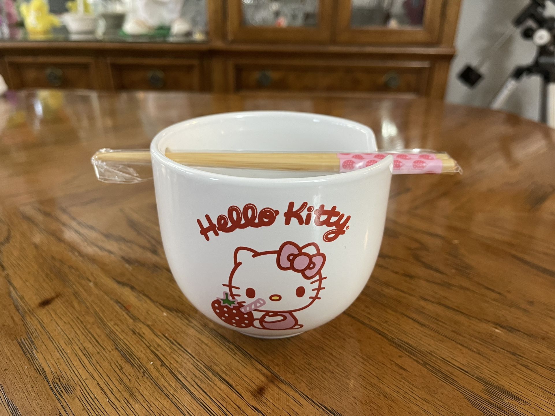 New (Open box) 2023 Sanrio Hello Kitty 16 oz. Ramen Bowl with Chopsticks